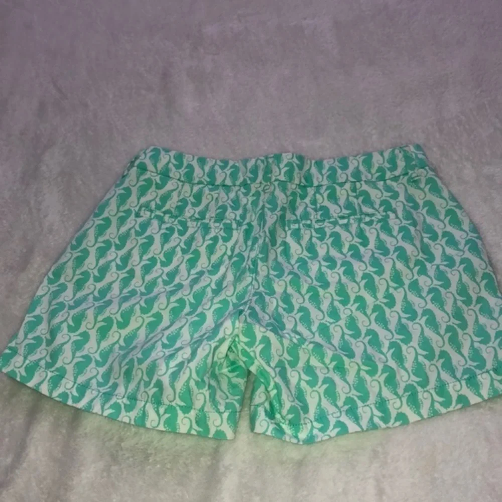 Old Navy Seahorse Print Shorts Size 4‎ Green White